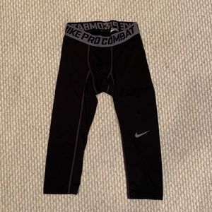 NIKE Pro Combat Dri-Fit 3/4 Compression Tights - Small